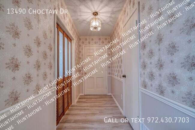 Building Photo - 13490 Choctaw Dr