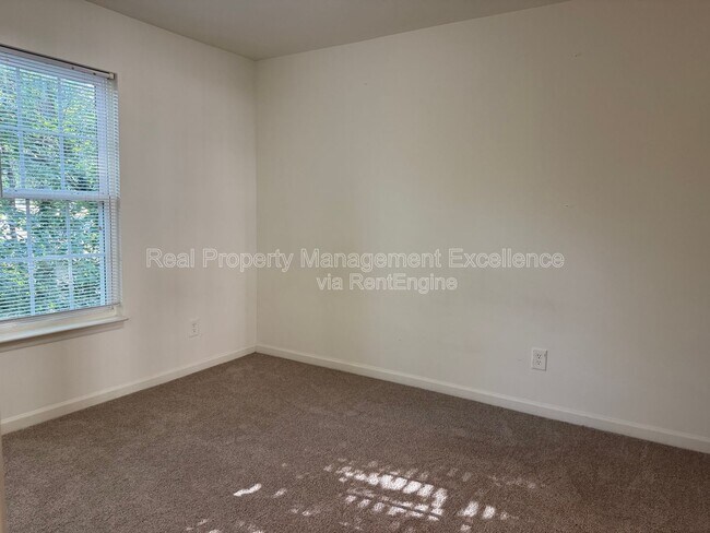 Building Photo - 16 Red Ln