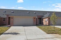 Building Photo - 7624 Woodford Ave