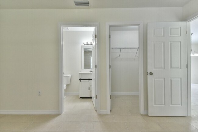 Building Photo - 6128 NW 47 Pl