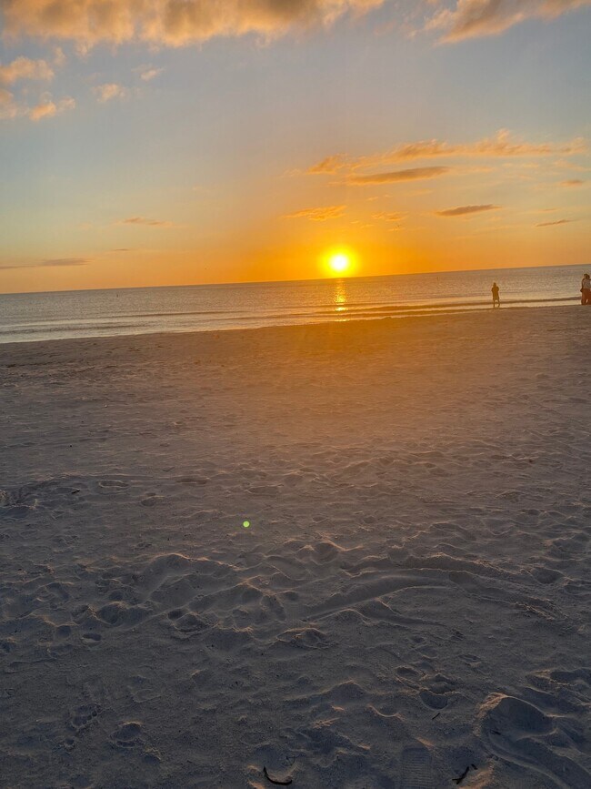 Building Photo - 7261 Bay St