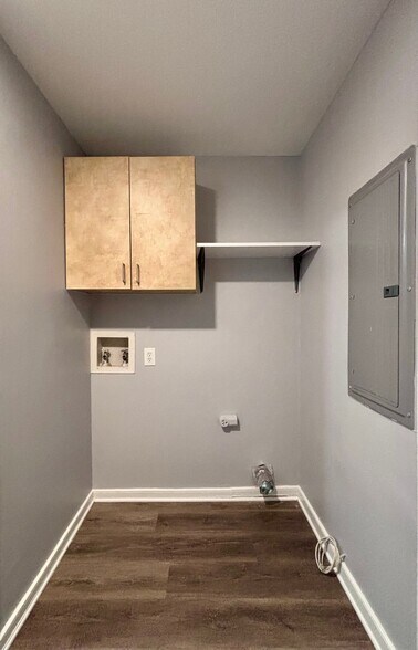 Building Photo - 6317 Phobus Dr