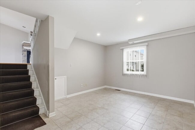 Building Photo - 1590 E Bayside Ct