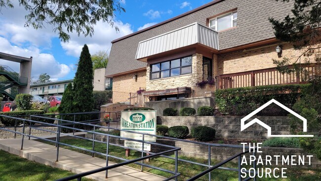 Building Photo - 1039 College Ave