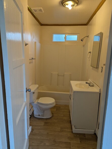 Building Photo - 14726 Manor Way
