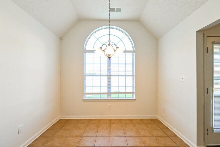 Building Photo - 7499 Essayons Dr