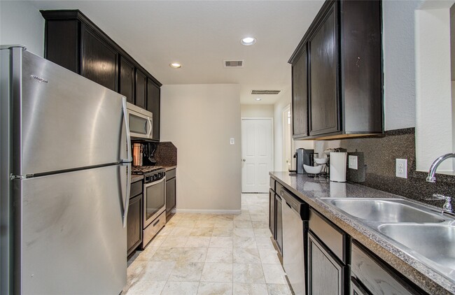 Building Photo - 3306 Inverness Path Lane