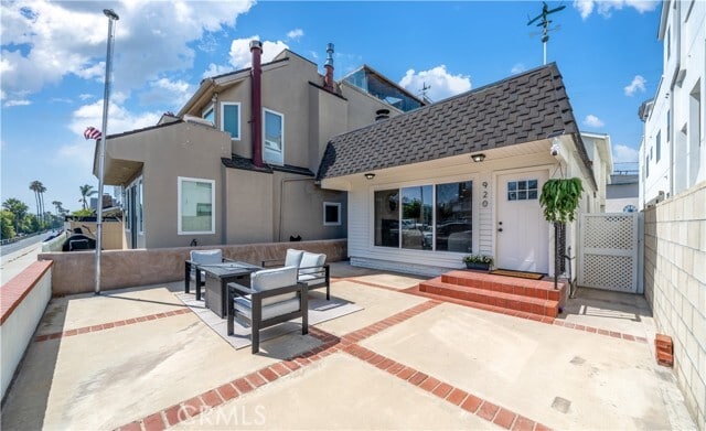 Building Photo - 920 W Balboa Blvd