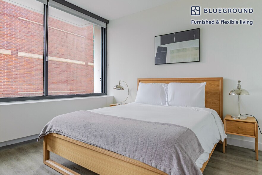 Building Photo - 21 E Chestnut St