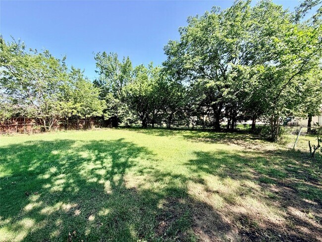 Building Photo - 712 Juno Ln
