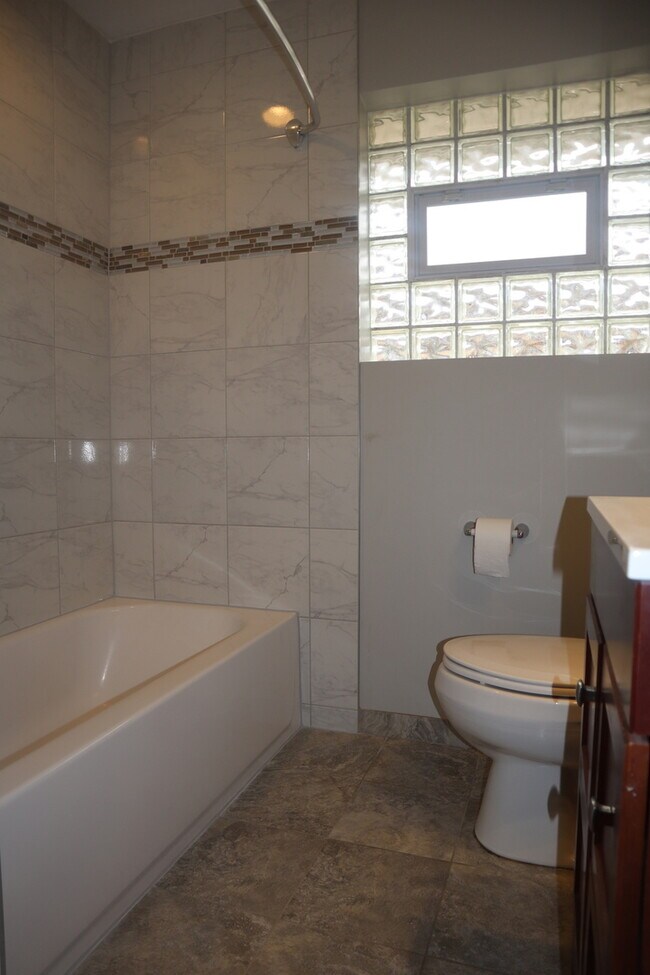 Building Photo - 3112 W 101st Pl