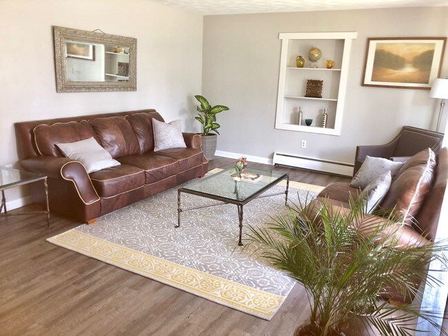 Living room - 1380 Sand Hill Rd