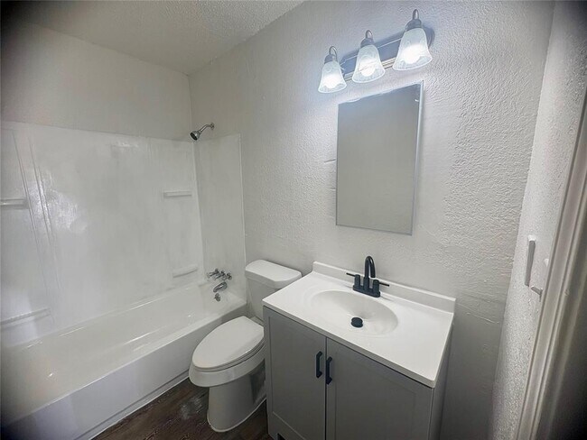 Building Photo - 1228 SW 50th St