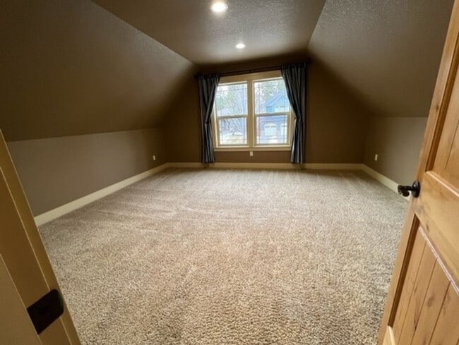 Building Photo - Craftsman home with many upgrades & RV Parking