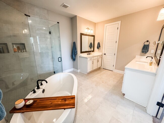 Building Photo - 10206 Evergreen Manor Cv