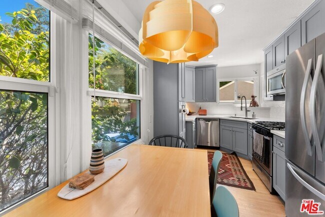 Building Photo - 1338 Montecito Cir