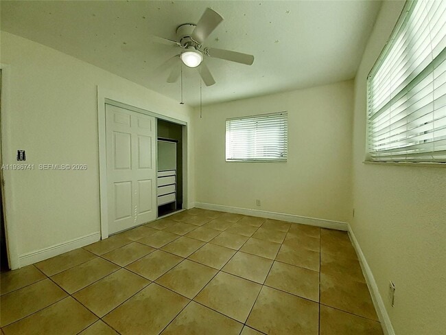 Building Photo - 2109 N Park Rd