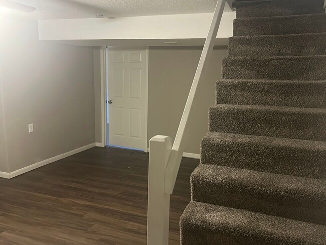 Building Photo - AVAILABLE NOW! Beautiful 3 Bedroom Home in...
