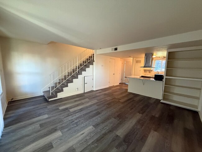 Building Photo - 2 bedroom 1.5 bath condo! Half off 2nd months rent Move in Special!