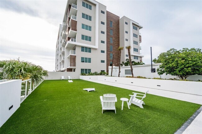 Building Photo - 920 N Osceola Ave