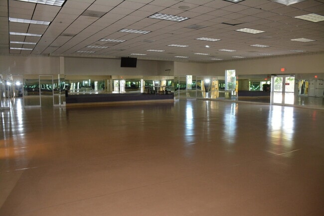 Building Photo - 112 Salisbury E