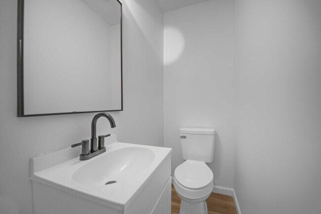 Building Photo - 461 Hale St