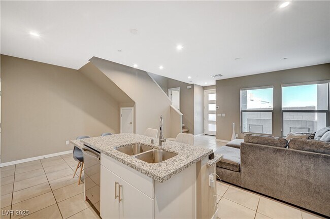 Building Photo - 9864 Kings Glen St