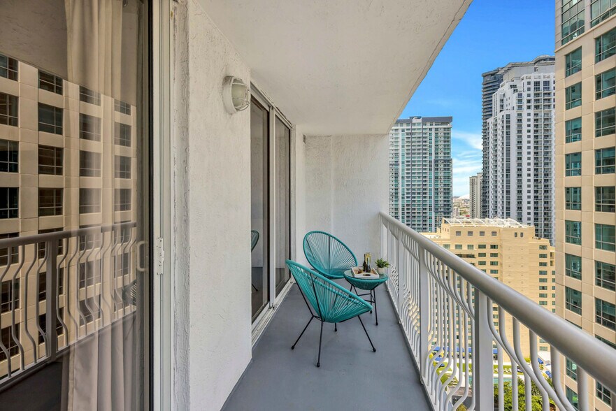 Building Photo - 1200 Brickell Bay Dr