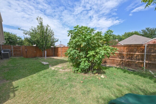 Building Photo - 3001 Claybrook Dr