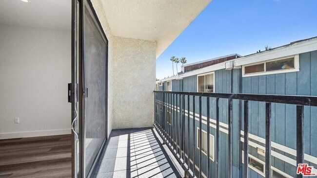 Building Photo - 7453 Haskell Ave