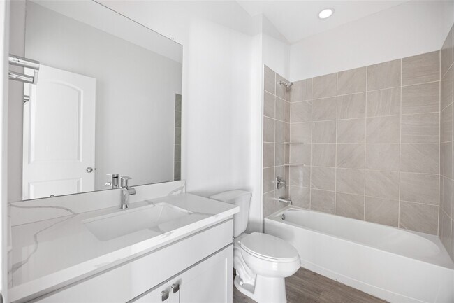 Building Photo - 24059 Kentwood Springs Dr