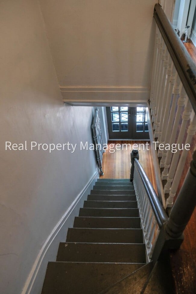 Building Photo - Beautiful Brownstone !