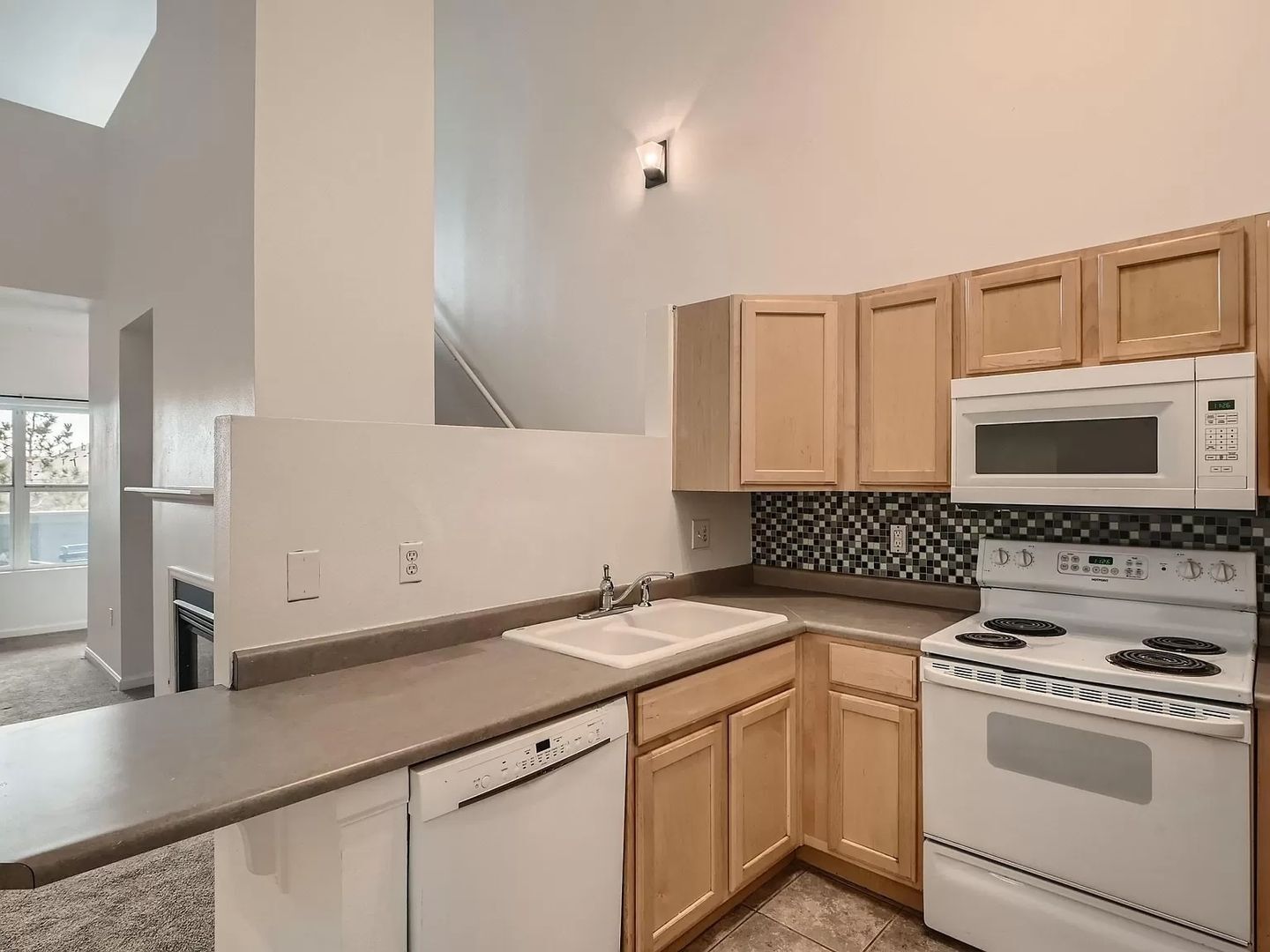 Building Photo - 18332 E Flora Dr