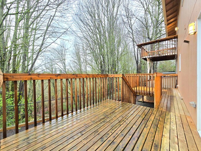 Building Photo - Spacious Home in Lake Stevens Available Now!  Pet Friendly