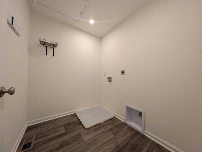 Building Photo - 8246 Woodstar Dr