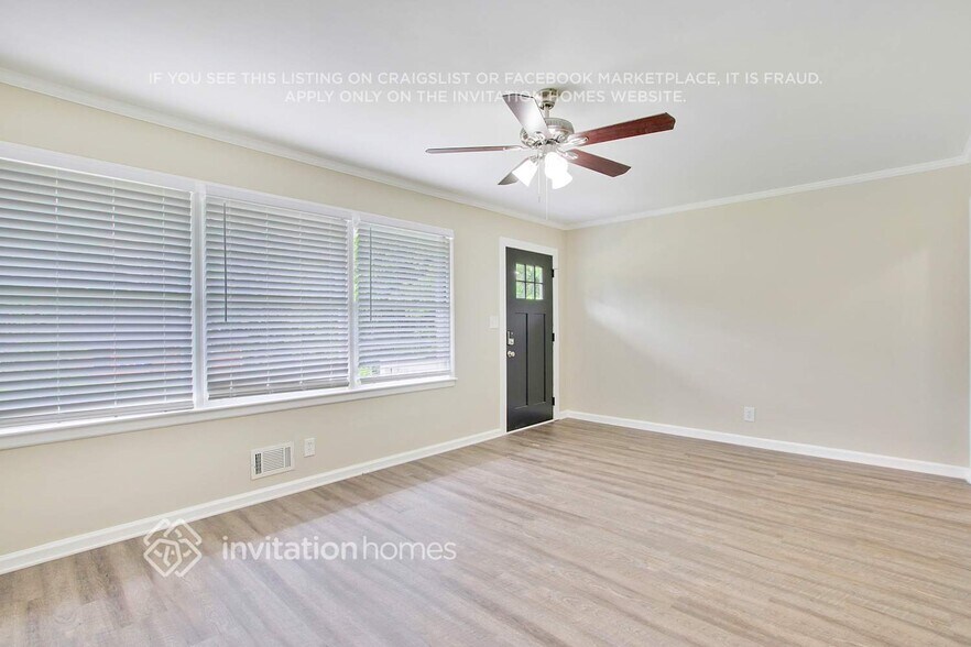 Building Photo - 2246 Collins Dr