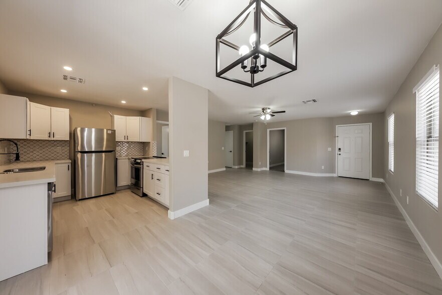 Building Photo - 13859 W Tara Ln