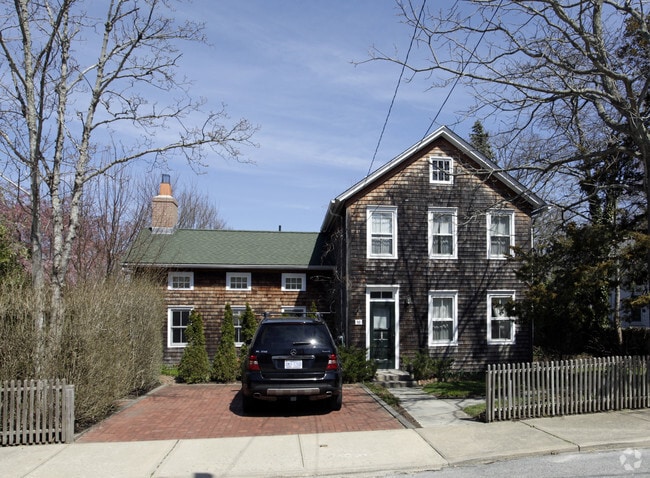 Primary Photo - 58 Howard St