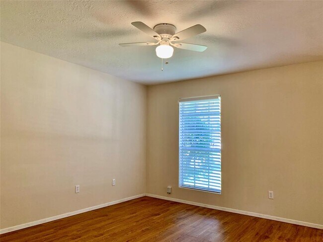 Building Photo - 22 N Wavy Oak Cir