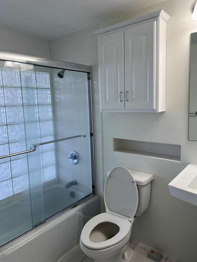 Building Photo - Studio available at the Marco Polo