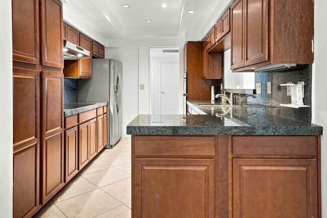 Building Photo - 900 Island Dr