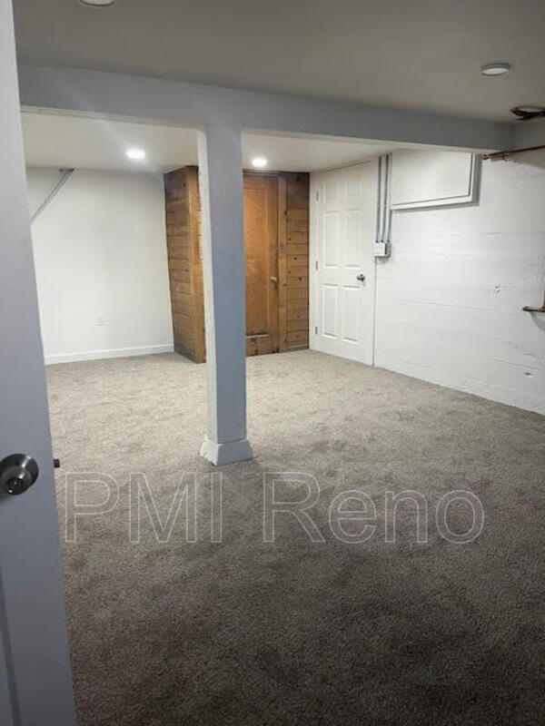 Building Photo - 614 Kuenzli St