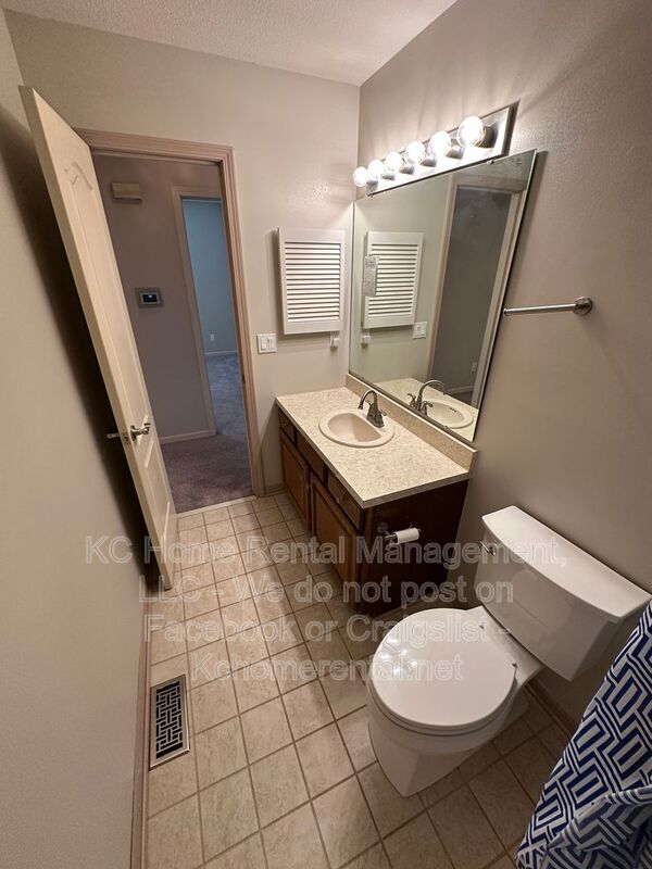 Building Photo - 9802 NW 72nd Terrace