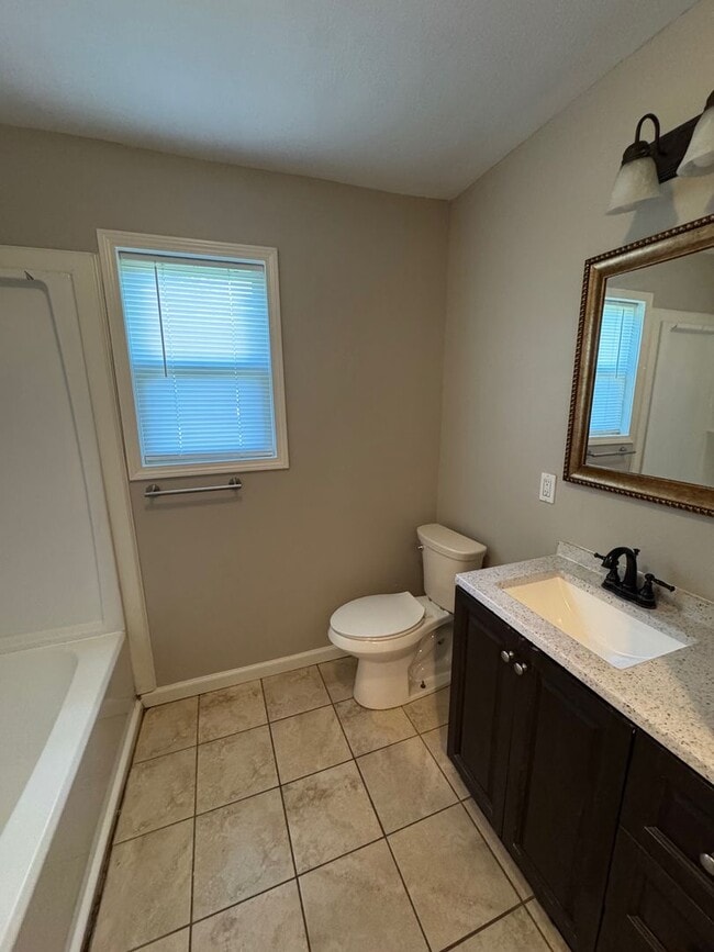 Building Photo - 2857 Lakeland Dr