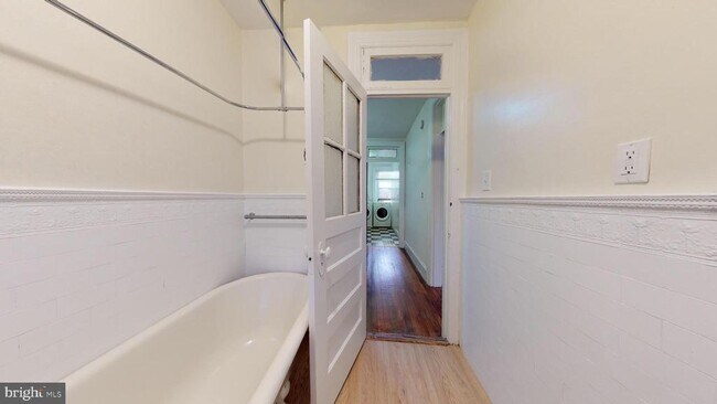 Building Photo - 728 Rock Creek Church Rd NW