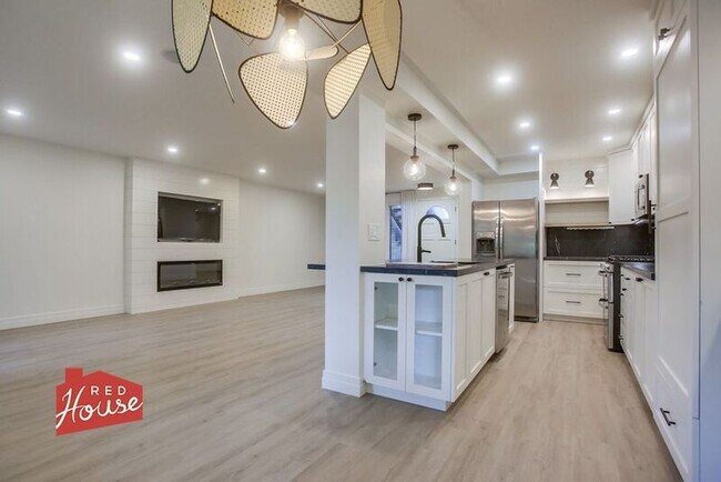 Building Photo - 4009 Canario St