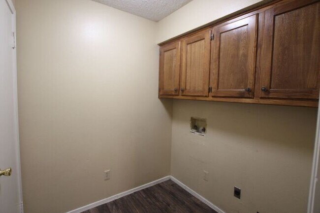 Building Photo - Adorable 3 Bedroom Duplex in Tyler