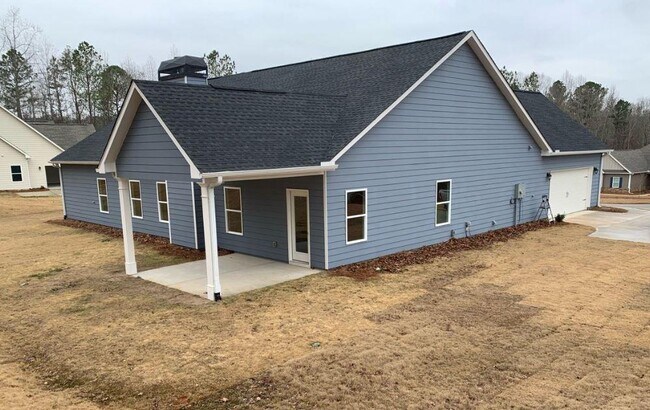 Building Photo - 130 Hawthorn Ln