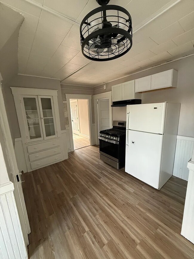 Building Photo - 317 Clinton St