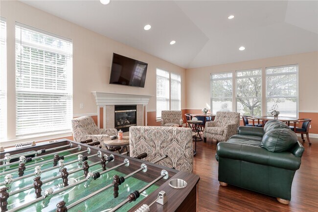 Building Photo - 744 Royal Sunset Dr